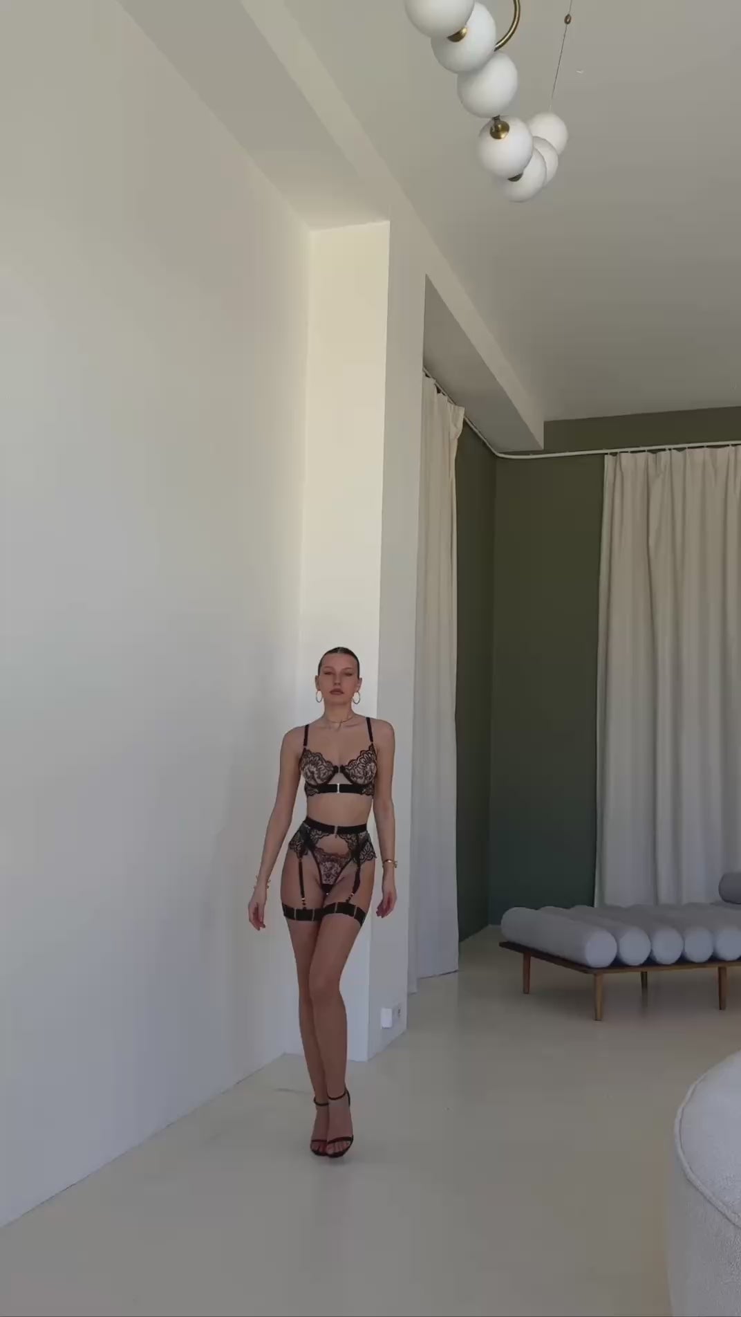 Sienna Brode İşlemeli Siyah Jartiyerli Takım